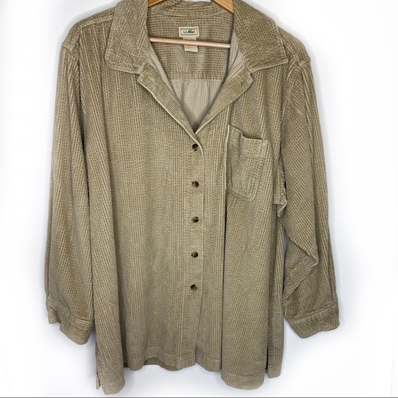 L.L. Bean Tops - Vintage LL Bean beige button down size XL